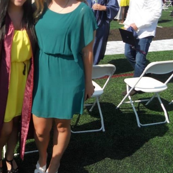 Francesca’s medium green dress - Picture 4 of 4